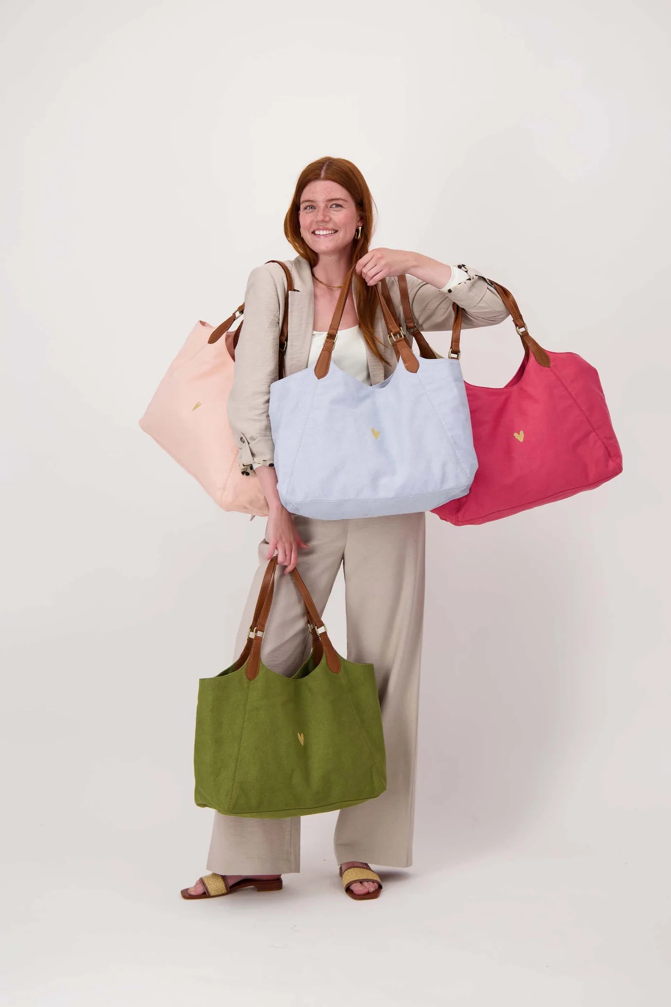 Love tote bag met leren details beige
