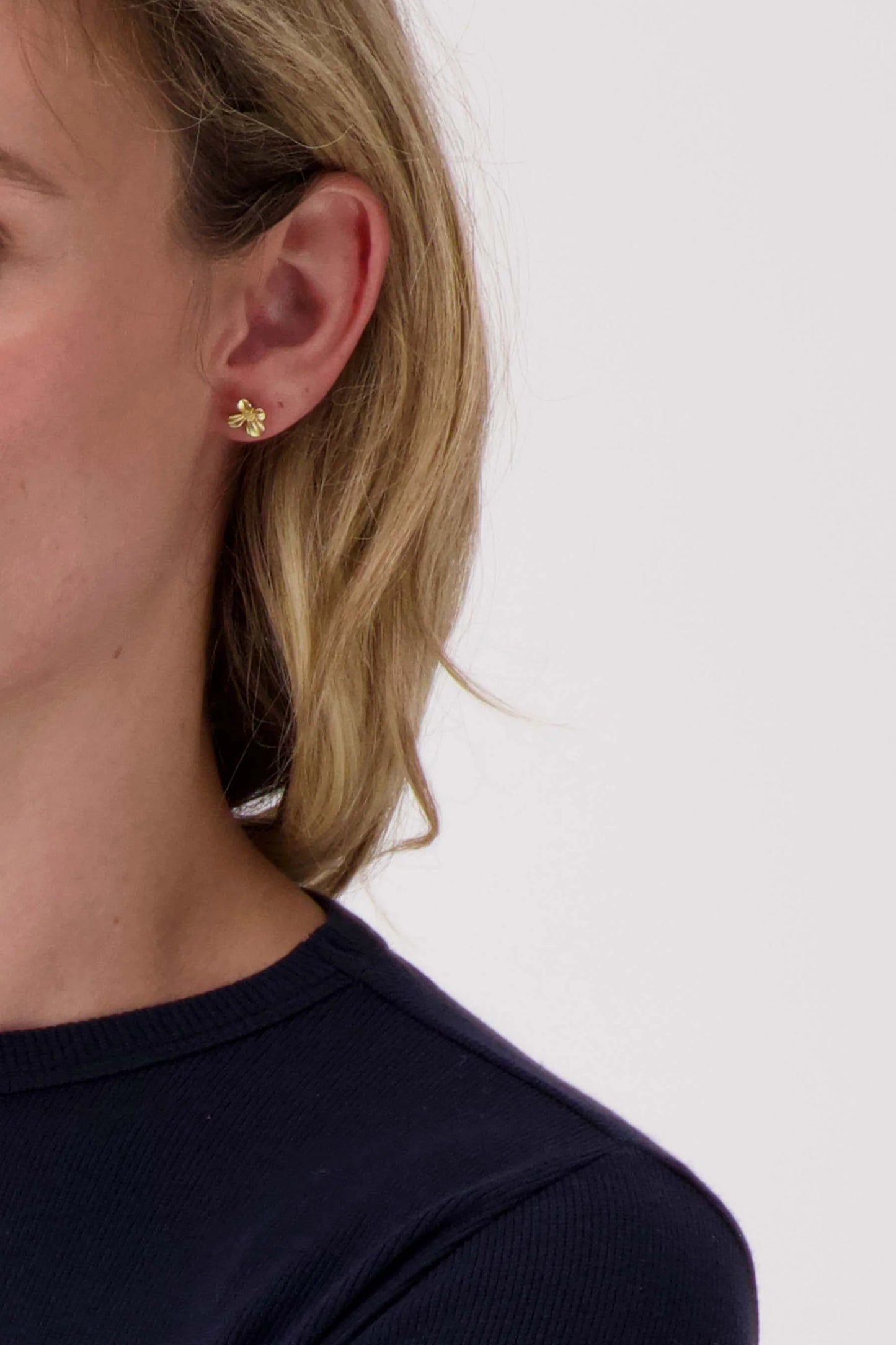 bloem studs oorbellen