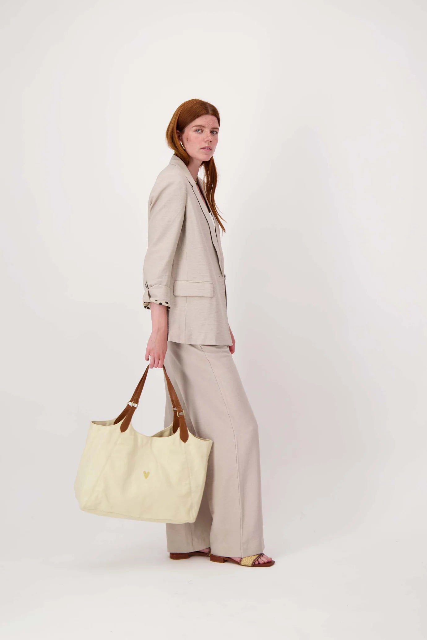 Love tote bag met leren details beige