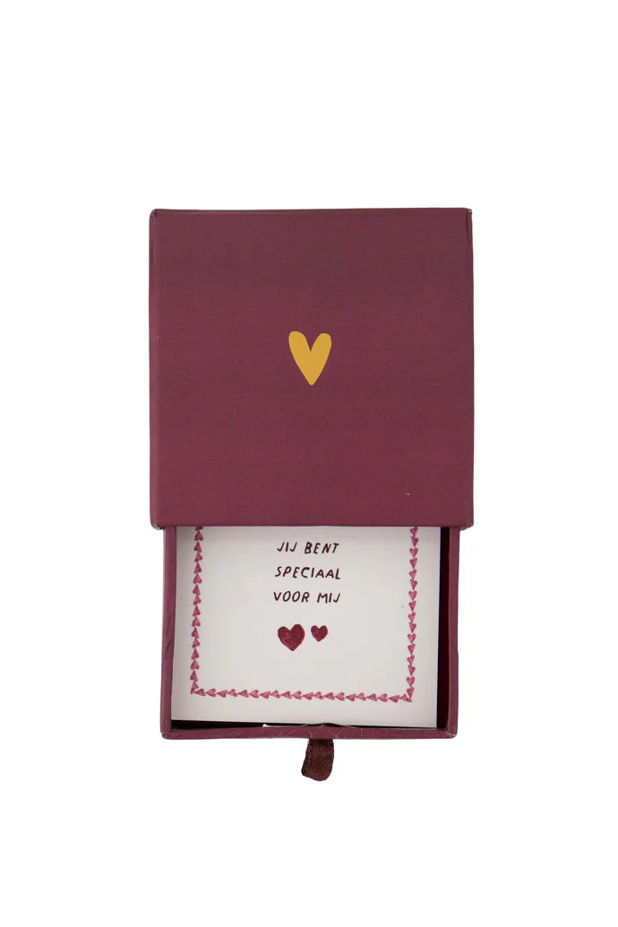 armband hartje in schuifdoosje speciaal rood
