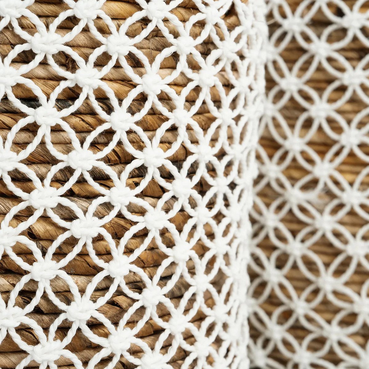 De gekruiste gestikte macrame -mand - s