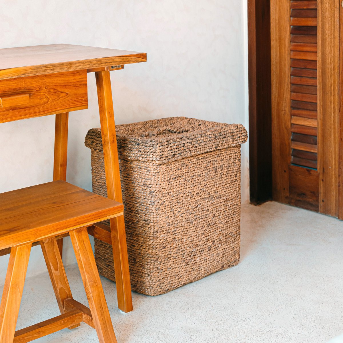 Grote wasmand met deksel - decoratieve geweven bruine mand - rechthoekige wasmand - boho mand handgemaakt van water hyacint semeru